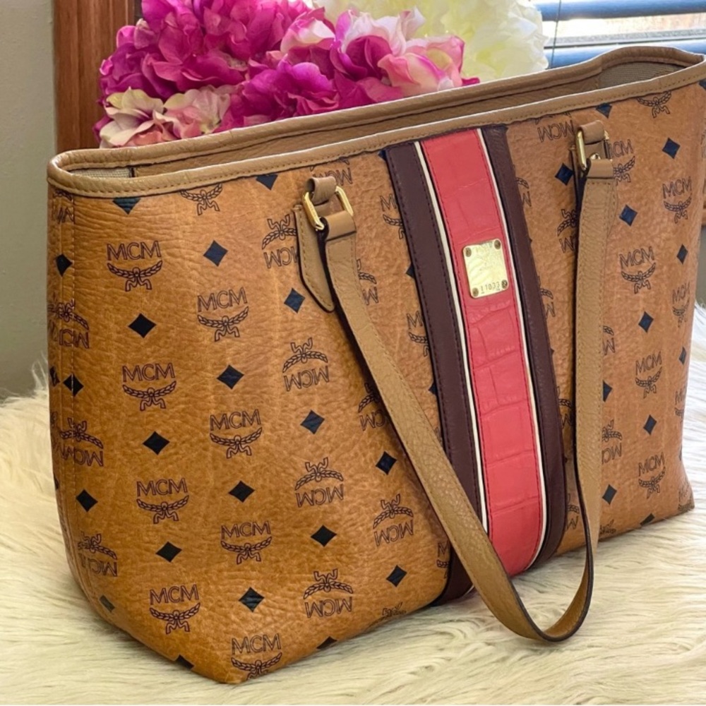 MCM Like New Large Tote Bag In Excellent Condition! - Picture 10 of 14
